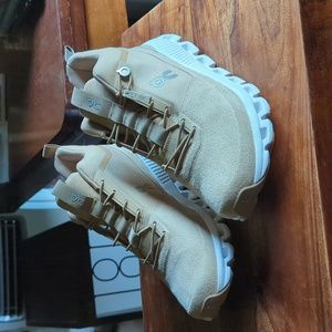 On Running On Cloud Hi Boots Suede Tan